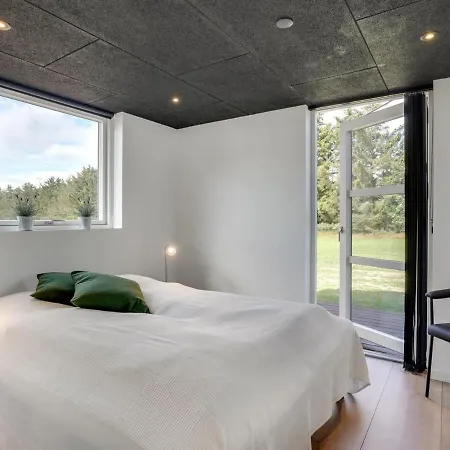 Moreen - 1-5km From The Sea By Interhome Lokken