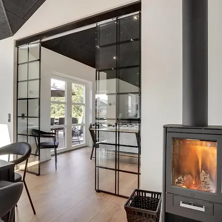 Moreen - 1-5km From The Sea By Interhome Lokken